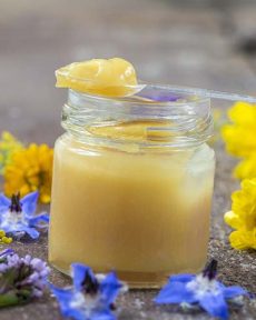 La gelée est produite en local chez le Miel d'Arnaud et se prend en cures santé de 30 jrs.