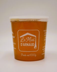 Le Miel d'Acacia est un miel doux et apprécié d'une large gamme de palais car il est celui qui reste liquide le plus longtemps.