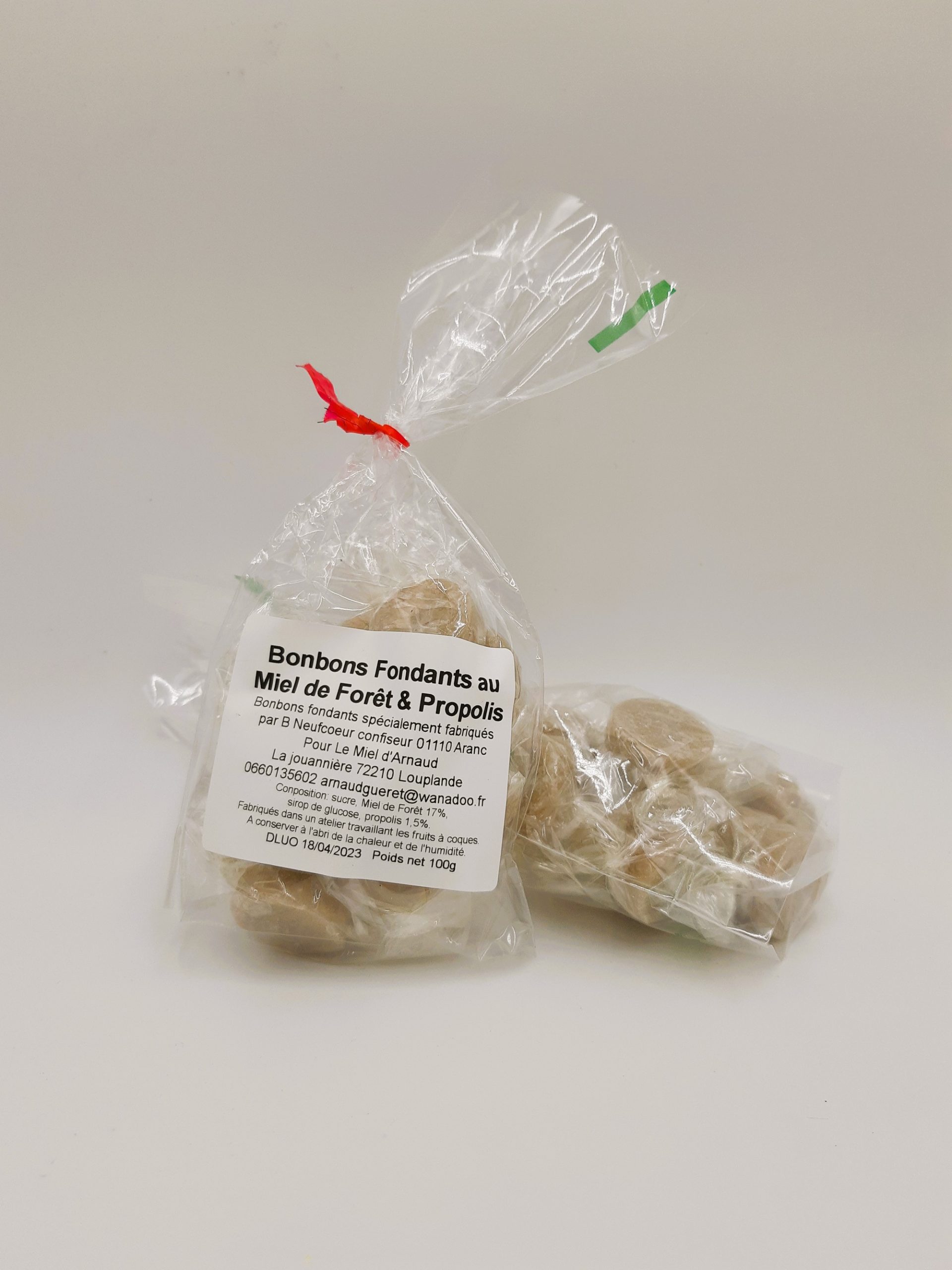 Bonbons fondants miel et propolis maux gorge toux rhume enfants à sucer d'antan recette ancienne Les bonbons sont réalisés en partenariat avec la confiseure B. Neufcoeur dans l'Ain.